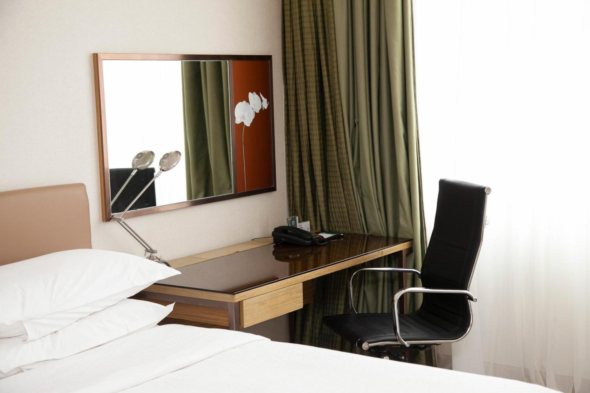 Four Points By Sheraton Shanghai, Daning